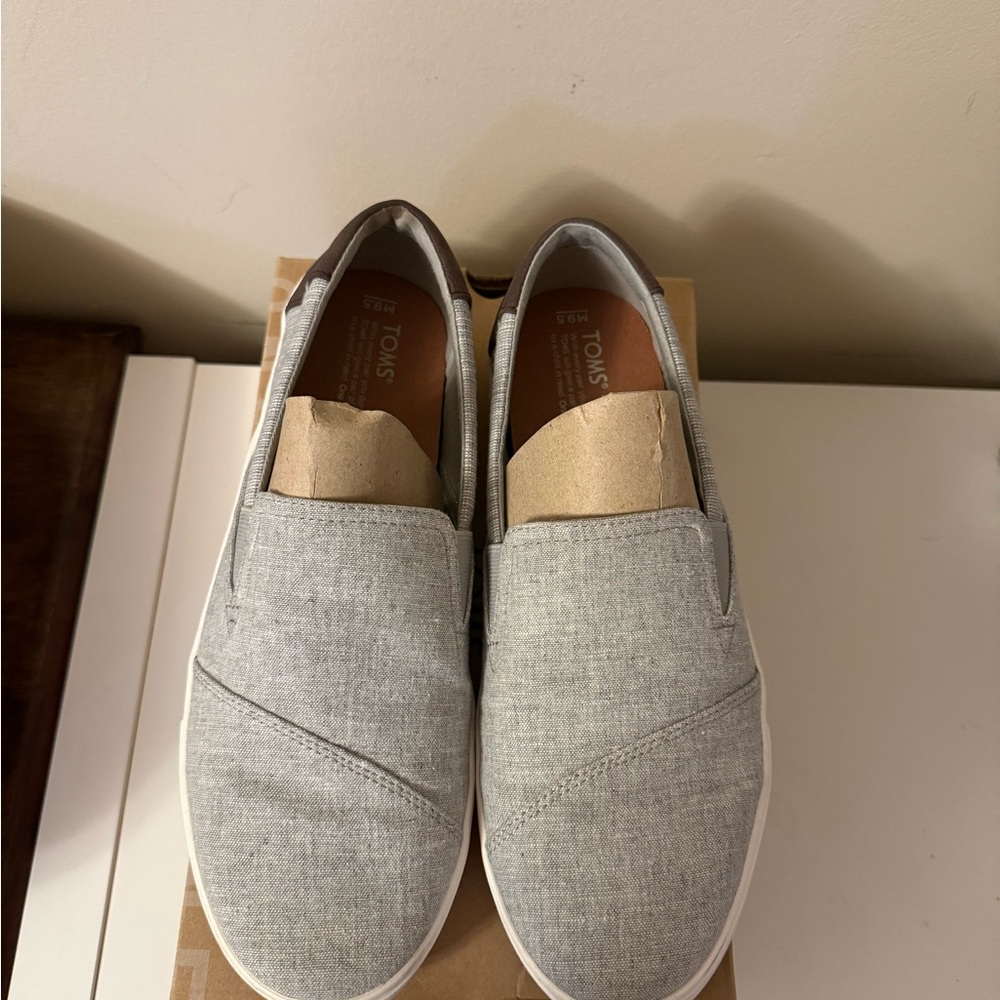 TOMS Men's Light Gray Slip-On Loafers